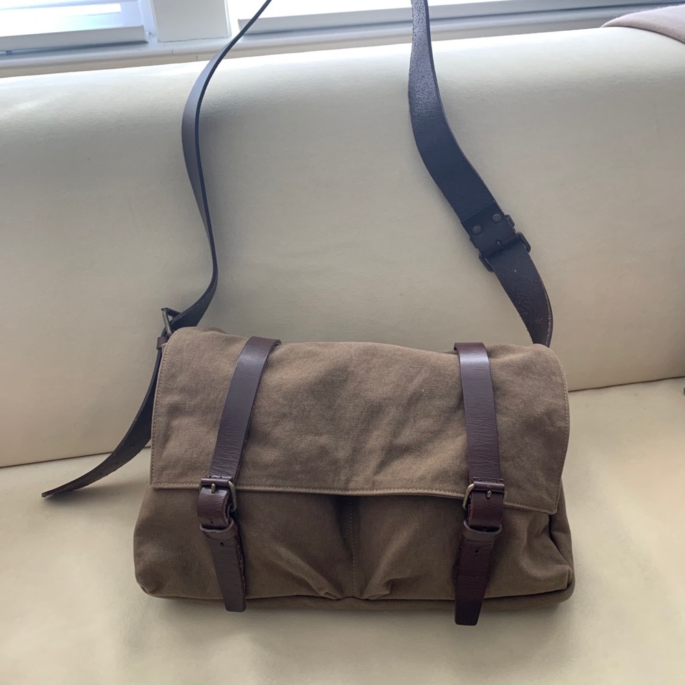 NWOT DriesVan Noten men’s designer messenger bag.